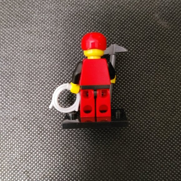 Collectible Mountain Climber Series 11 Lego Minifigure - Picture 2 of 2